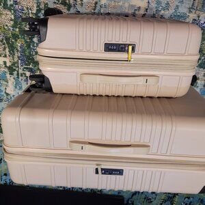 DEFECTS (ONE ZIPPER MISSING ON EACH) BEIS BINGE LARGE CHECK IN 31" & 22" ROLL-ON